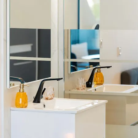 Mango Heliopolis - - Terrace - Climatisation - Parking - Village Naturiste * Agde
