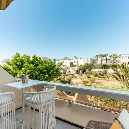 Mango Heliopolis - - Terrace - Climatisation - Parking - Village Naturiste Apartamento